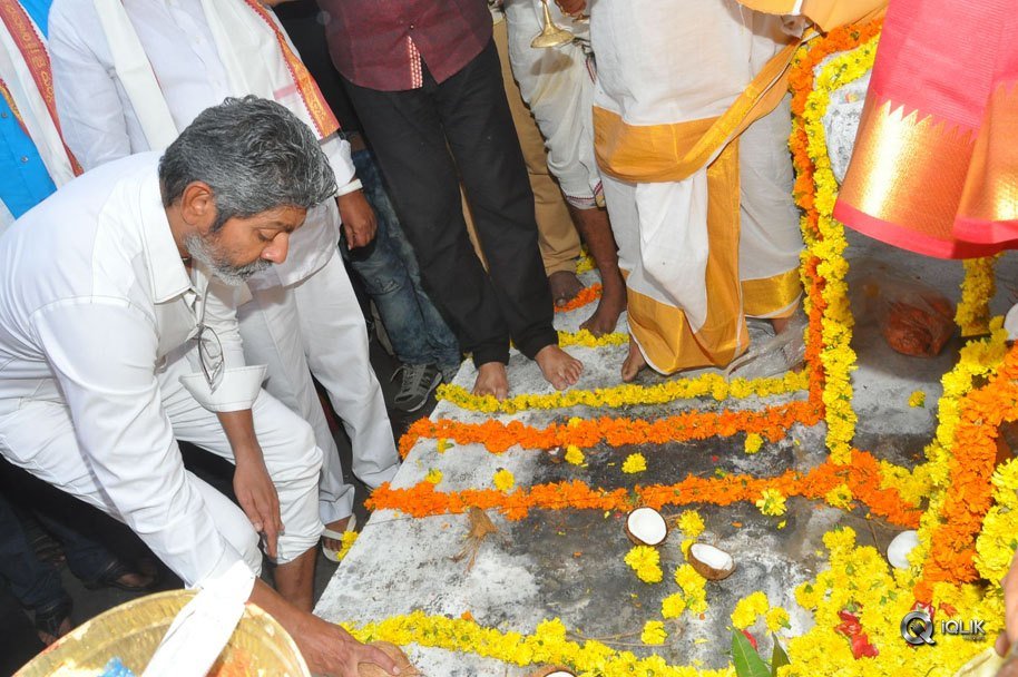 Jaya-Janaki-Nayaka-Movie-Vijayotsava-Veduka-At-Hamsala-Deevi
